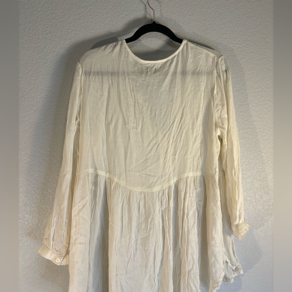 URBAN OUTFITTERS Bohemian Cream Sheer Top w Ruffle Bottom & V-neck & Side Slit🤍 - Picture 5 of 9